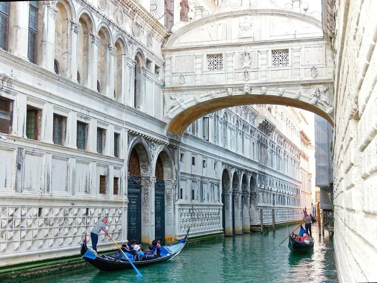 Ca Zulian Amazing Canal View Apartment Veneza