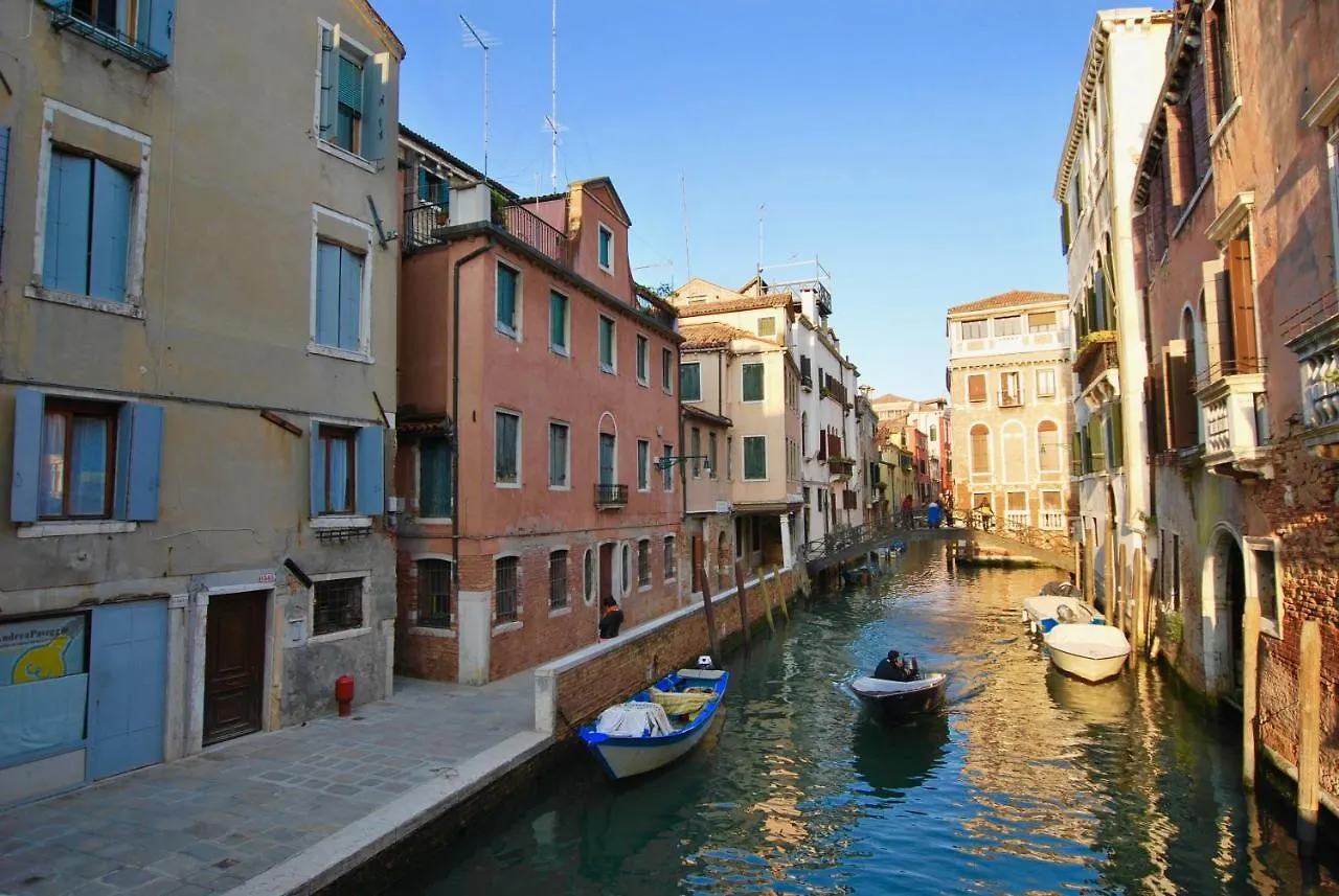 Ca Zulian Amazing Canal View Apartment Veneza Itália