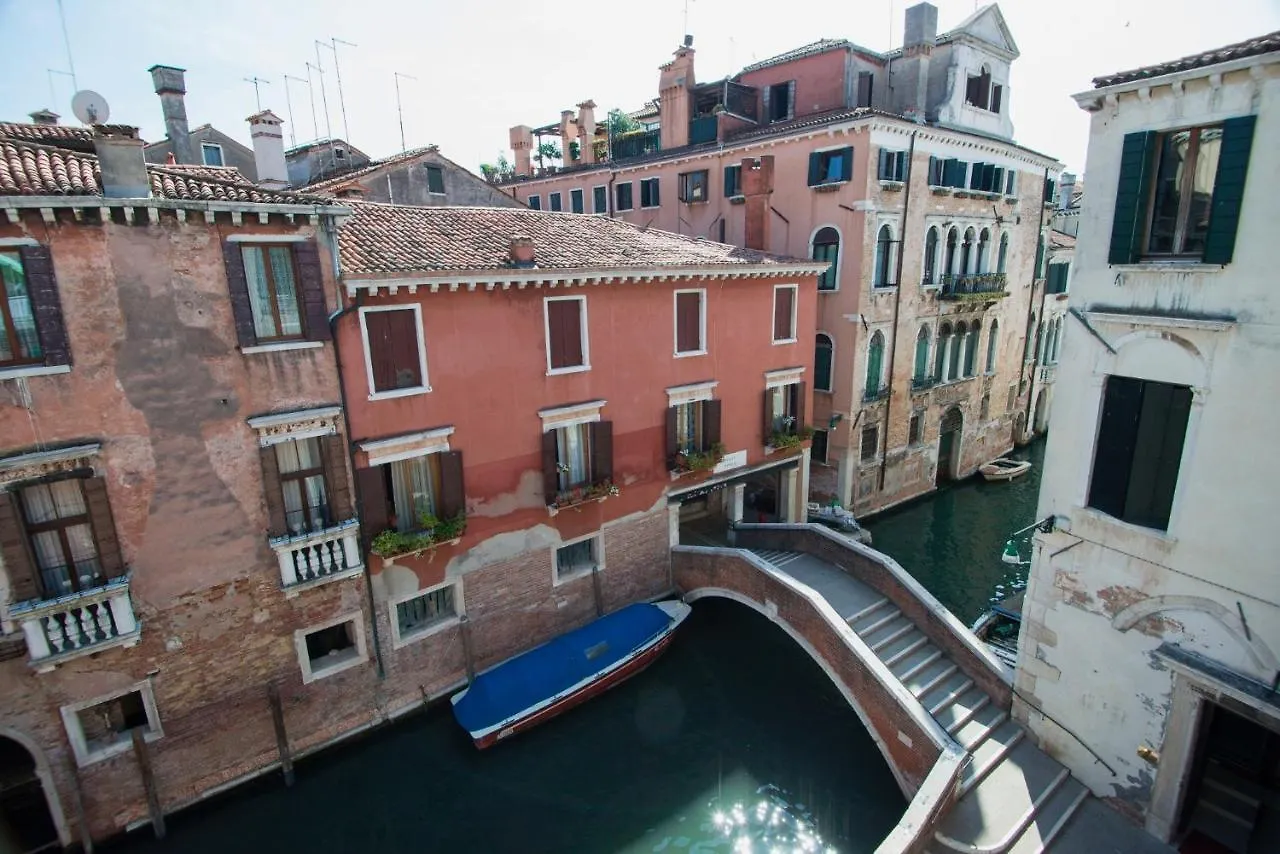 Ca Zulian Amazing Canal View Apartment Veneza